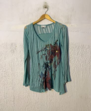 SOLO Teal Blue Durchsichtige Strick-Tunika mit floralem Schmuck