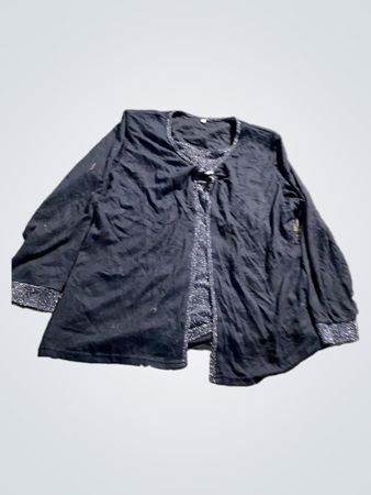 Schwarze verzierte offene Strickjacke