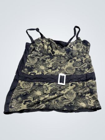 Schwarzes und grünes Tanktop mit Blumenmuster und Schnallendetail.