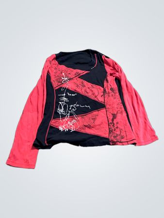 Langarm-Shirt mit roten und schwarzen Einsätzen