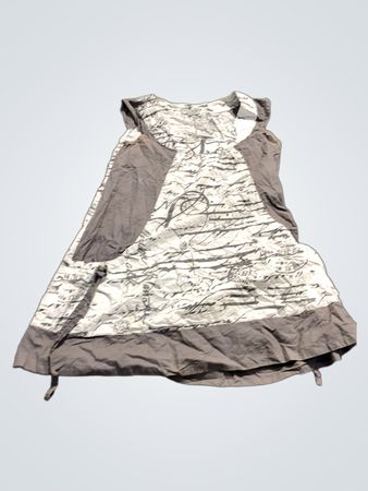 Nichts anderes Kleid mit abstraktem Druck