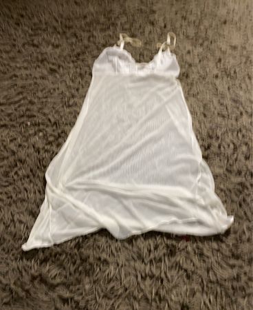 Weißes transparentes Nachthemd