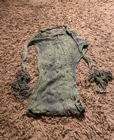Grüne und blaue Tie-Dye-Bluse mit verzierten Ärmeln