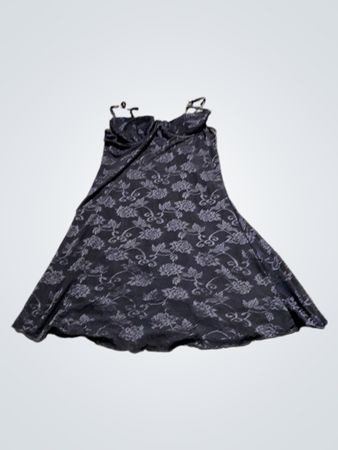 Schwarzes Blumendruck-Slipkleid