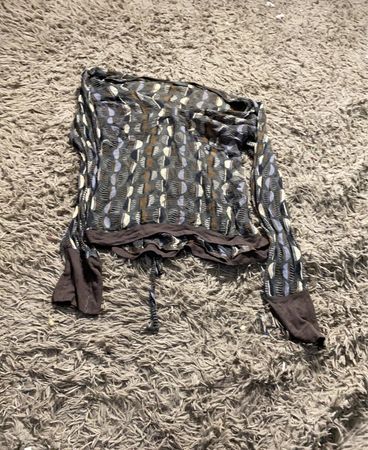 langärmliges Oberteil mit Ethik-Muster