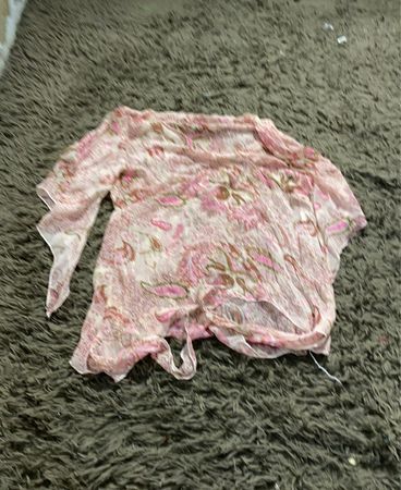 Durchsichtige Bluse mit pinkem Paisley-Muster