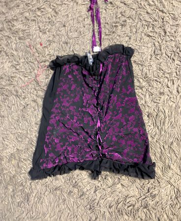 Schwarzes und lila durchsichtiges Babydoll-Oberteil