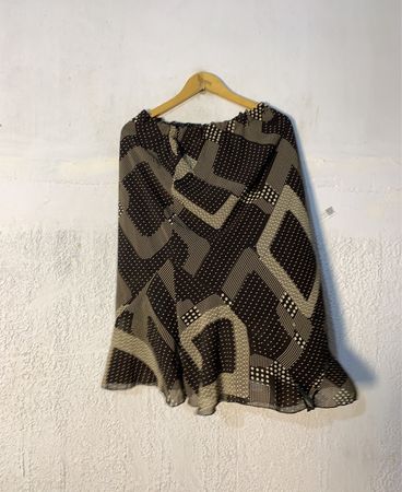 Brauner geometrischer Druckrock