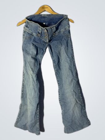 Blaue Schlagjeans