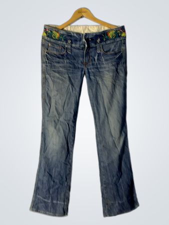 Bestickte Jeans