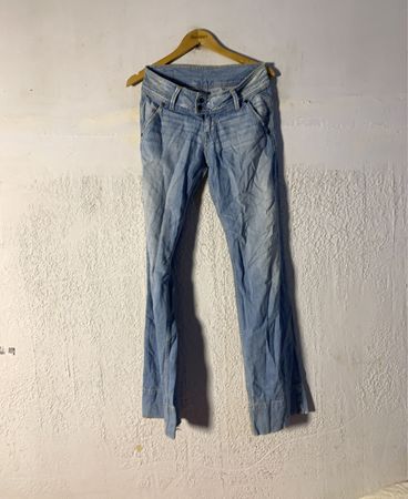 Leichte Waschung Schlagjeans