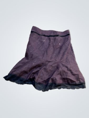 Lila Rock mit Spitze