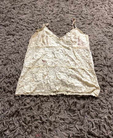 Cremfarbene Spitzen-Camisole