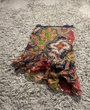 Paisleymuster Rock mit Spitzenbesatz