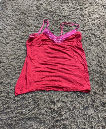 Rosa Spaghetti-Top mit Spitzenbesatz