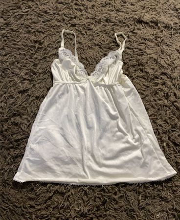 Slip mit weißer Spitzenborte