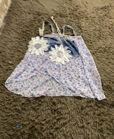 Blumendruckkleid mit Denim-Akzenten