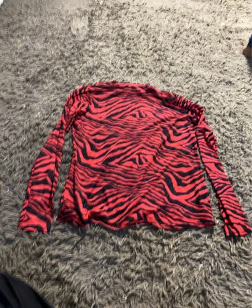Rot und Schwarz Zebra Druck Langarmhemd