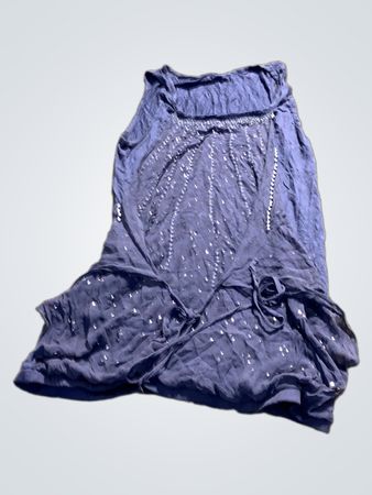 Blaues ärmelloses Tanktop mit Verzierungen und Kordelzug