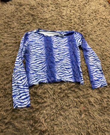 Blau-weißer Zebra-Print Langarmtop
