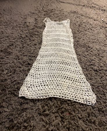 Weißes Häkelkleid