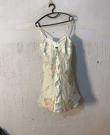 Weißes Slipkleid mit floralem Druck