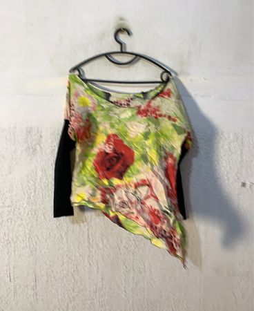 Floral Print Asymmetrisches Top mit schwarzen Ärmeln