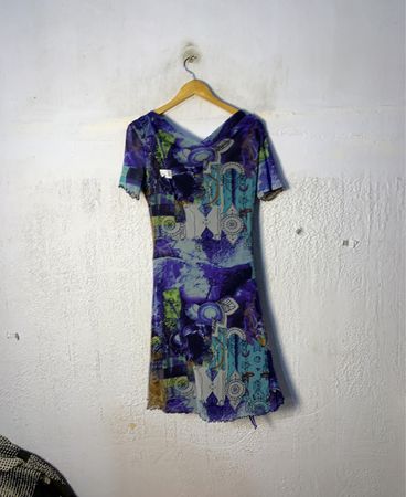 Kleid mit abstraktem Muster