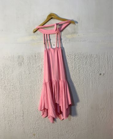 Rosa Halterkleid