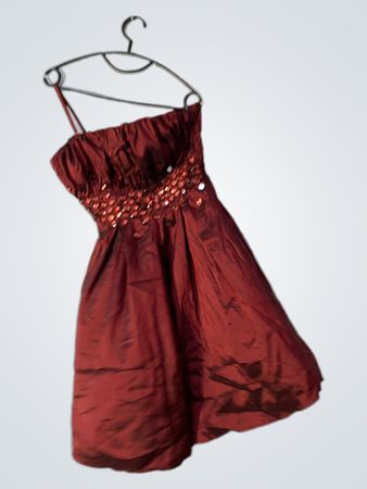 Rotes Pailletten-strapless Kleid mit S/M Etikett