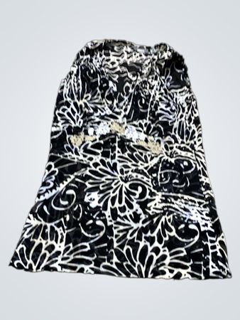Schwarzes und weißes blumiges Druck ärmelloses Kleid