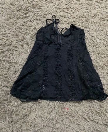 Schwarzes Spitzen-Spanx-Kleid