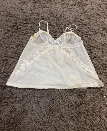 Weißes Spitzenbesatz-Cami-Top