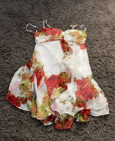 Weißes Blumendruckkleid