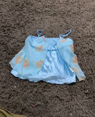 Blauer Blumenmuster-Cami-Top mit transparentem Overlay