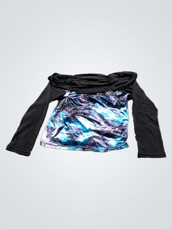Oberteil mit schulterfreiem Design und langen Ärmeln im Batikdruck