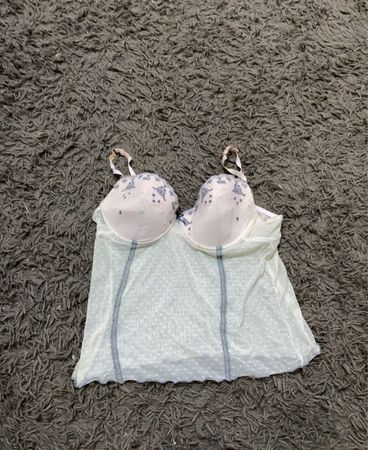 Rosa und weißes Korsett-Top mit transparenter Überlagerung