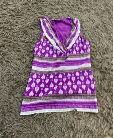 Lila und weiße gestreifte ärmellose Bluse