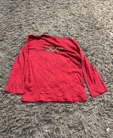 Rotes Langarmhemd mit Herzen