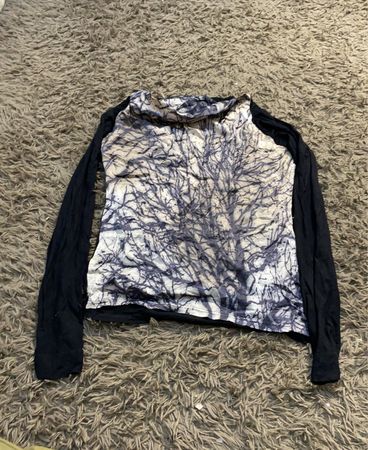 Langarmshirt mit Baumgrafik