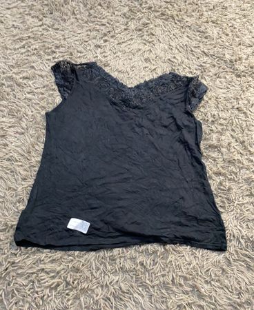 Schwarzes ärmelloses Top mit Spitzen detail und Perlen Saum