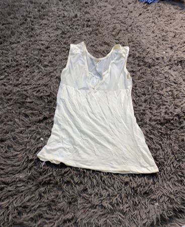 Weißes ärmelloses Top