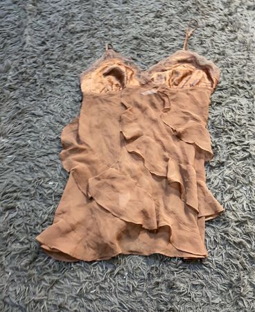 Braunes Rüschenslipkleid