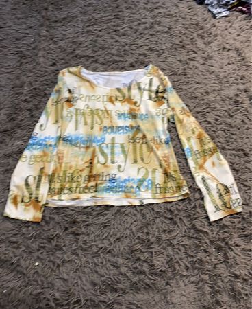 Langarm-Graphic-T-Shirt mit Text