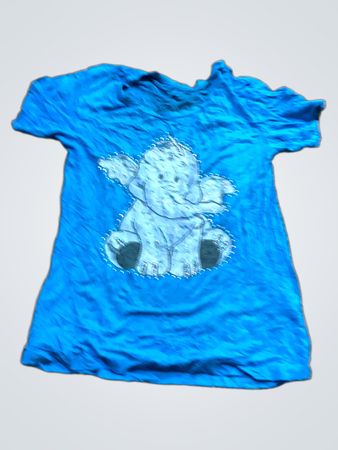Blaues T-Shirt mit Elefant-Grafik