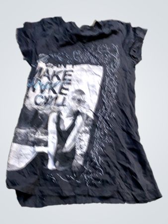 Schwarzes T-Shirt mit grafischem Druck