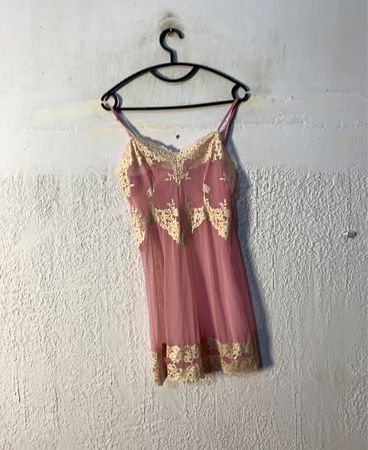 Slipkleid mit Pinker Spitzenkante