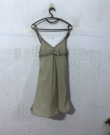 Durchsichtiges Slipkleid mit Bändchen-Detail