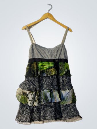 La Mode Est à Vous Rüschenschichtkleid mit Naturdruck