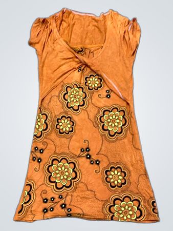 Orangenes T-Shirt mit floralem Druck
